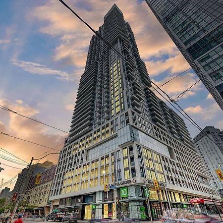Cozy Condo Near Eatoncentre Mall Toronto Bagian luar foto