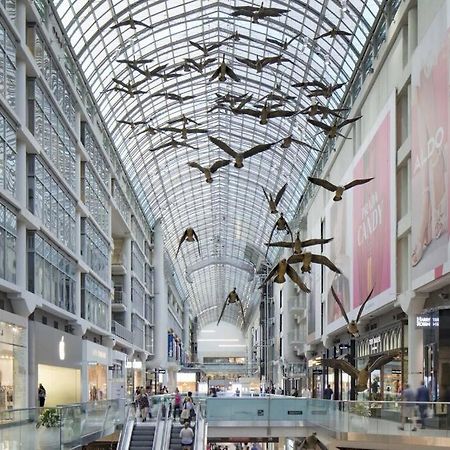 Cozy Condo Near Eatoncentre Mall Toronto Bagian luar foto