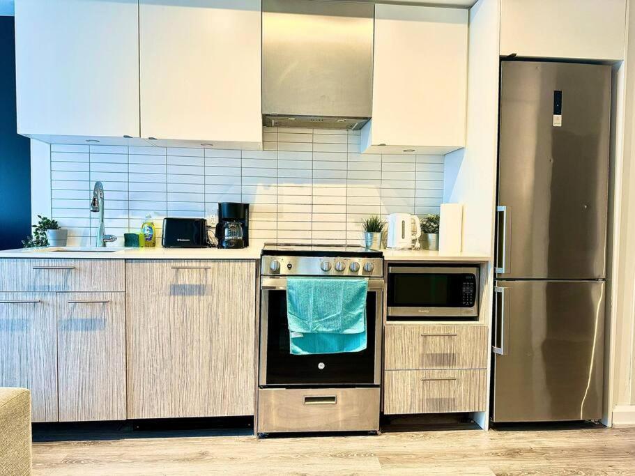 Cozy Condo Near Eatoncentre Mall Toronto Bagian luar foto