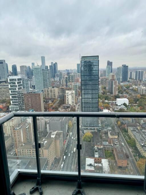 Cozy Condo Near Eatoncentre Mall Toronto Bagian luar foto