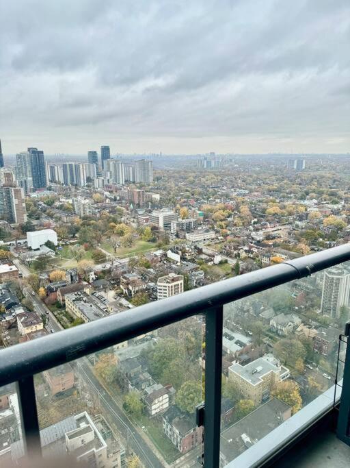Cozy Condo Near Eatoncentre Mall Toronto Bagian luar foto