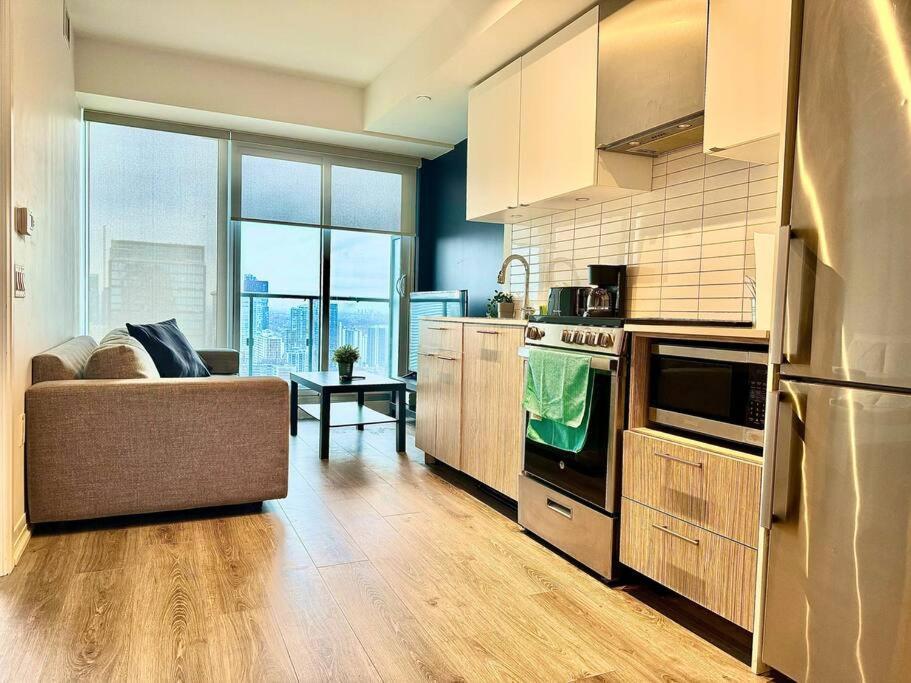 Cozy Condo Near Eatoncentre Mall Toronto Bagian luar foto